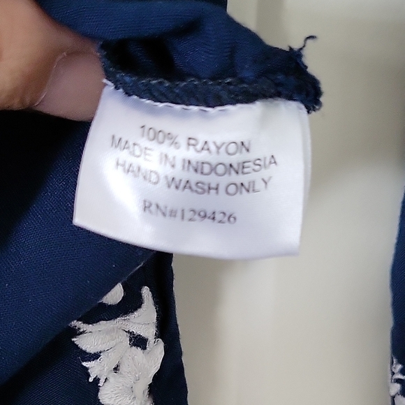 Escapada Living Navy Blue Embroidered Women's Size Small - Picture 9 of 9